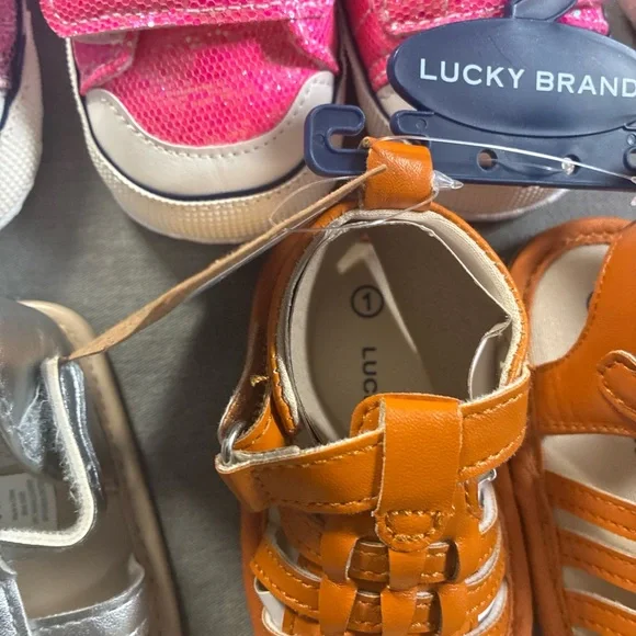 Lot of Newborn to Baby Shoes - Picture 10 of 12